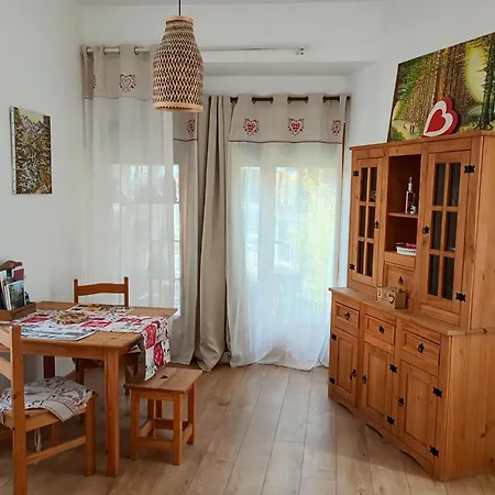 A 1 Min Des Thermes Apartment